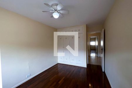 Casa à venda com 267m², 4 quartos e 3 vagas Casa à venda com 267m², 4 quartos e 3 vagasQuarto 1