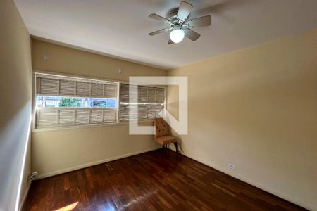 Casa à venda com 267m², 4 quartos e 3 vagas Casa à venda com 267m², 4 quartos e 3 vagasQuarto 2