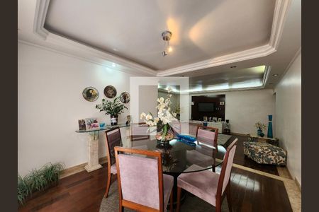 Apartamento à venda com 170m², 3 quartos e 2 vagas Apartamento à venda com 170m², 3 quartos e 2 vagasSala de Jantar