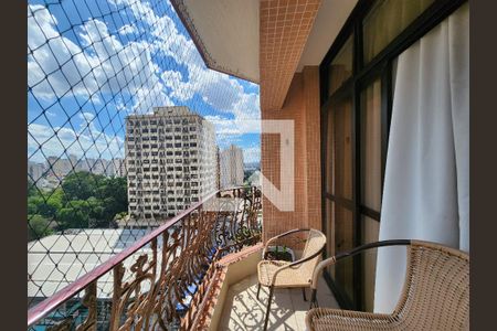 Apartamento à venda com 170m², 3 quartos e 2 vagas Apartamento à venda com 170m², 3 quartos e 2 vagasVaranda