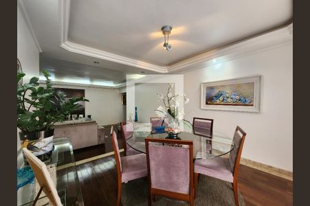 Apartamento à venda com 170m², 3 quartos e 2 vagas Apartamento à venda com 170m², 3 quartos e 2 vagasSala de Jantar