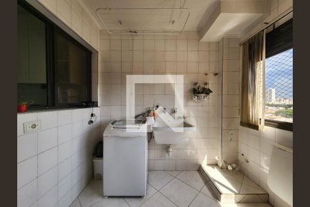 Apartamento à venda com 170m², 3 quartos e 2 vagas Apartamento à venda com 170m², 3 quartos e 2 vagasÁrea de Serviço