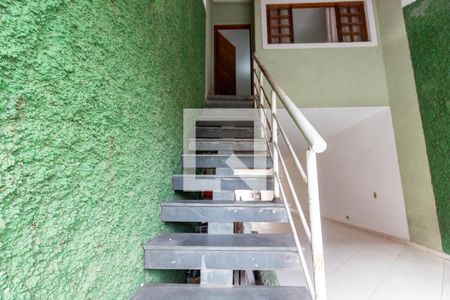 Casa à venda com 220m², 3 quartos e 6 vagasEscada