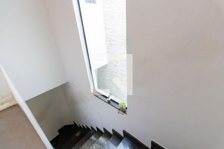 Casa à venda com 220m², 3 quartos e 6 vagasEscada