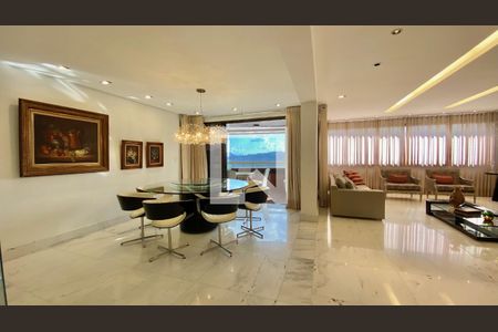 Apartamento à venda com 271m², 3 quartos e 4 vagasSala