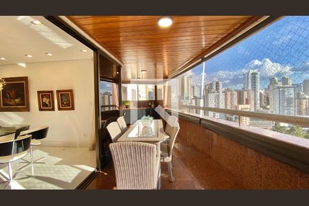 Apartamento à venda com 271m², 3 quartos e 4 vagasVaranda