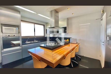 Apartamento à venda com 271m², 3 quartos e 4 vagasCozinha