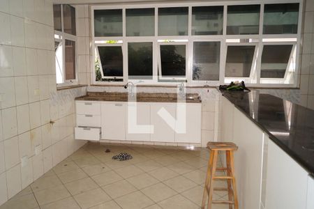 Casa à venda com 810m², 12 quartos e 2 vagasCozinha