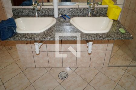 Casa à venda com 810m², 12 quartos e 2 vagasBanheiro