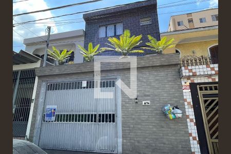 Casa à venda com 234m², 3 quartos e 5 vagas Casa à venda com 234m², 3 quartos e 5 vagasFachada