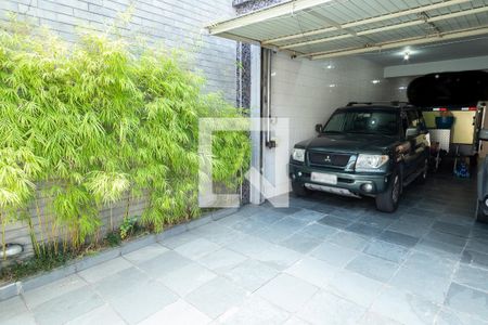 Casa à venda com 234m², 3 quartos e 5 vagas Casa à venda com 234m², 3 quartos e 5 vagasGaragem