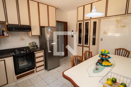 Casa à venda com 234m², 3 quartos e 5 vagas Casa à venda com 234m², 3 quartos e 5 vagasCozinha