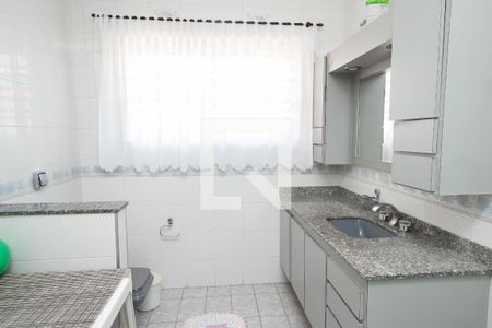 Casa à venda com 234m², 3 quartos e 5 vagas Casa à venda com 234m², 3 quartos e 5 vagasBanheiro 2