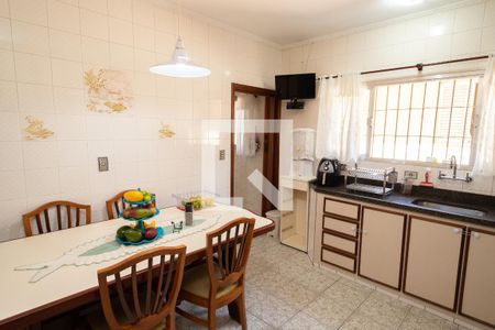 Casa à venda com 234m², 3 quartos e 5 vagas Casa à venda com 234m², 3 quartos e 5 vagasCozinha