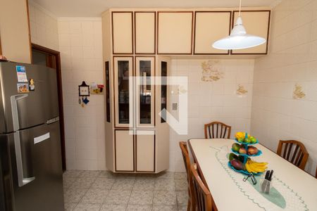 Casa à venda com 234m², 3 quartos e 5 vagas Casa à venda com 234m², 3 quartos e 5 vagasCozinha