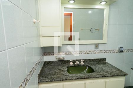 Casa à venda com 234m², 3 quartos e 5 vagas Casa à venda com 234m², 3 quartos e 5 vagasBanheiro - Suíte