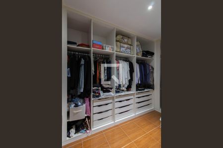 Casa à venda com 228m², 3 quartos e 2 vagas Casa à venda com 228m², 3 quartos e 2 vagasCloset da Suíte 1