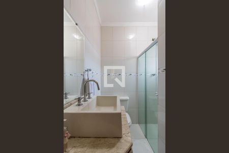 Casa à venda com 228m², 3 quartos e 2 vagas Casa à venda com 228m², 3 quartos e 2 vagasBanheiro da Suíte 1