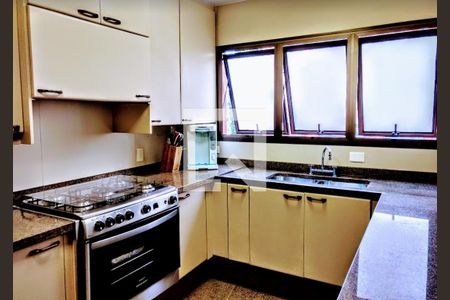 Apartamento à venda com 272m², 4 quartos e 3 vagas