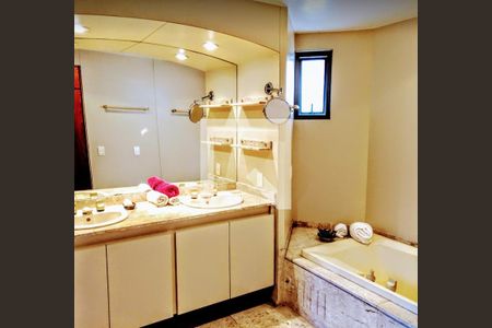 Apartamento à venda com 272m², 4 quartos e 3 vagas