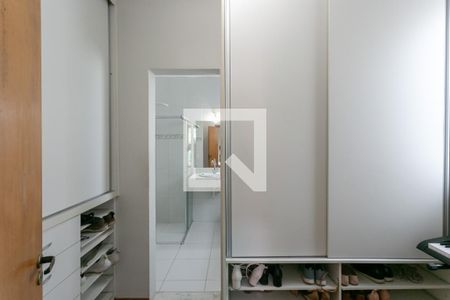 Casa à venda com 245m², 3 quartos e 3 vagasCloset da suíte