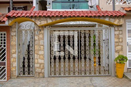 Casa à venda com 380m², 3 quartos e 6 vagas Casa à venda com 380m², 3 quartos e 6 vagasFachada