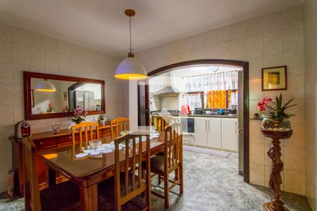 Casa à venda com 380m², 3 quartos e 6 vagas Casa à venda com 380m², 3 quartos e 6 vagasCopa/Cozinha