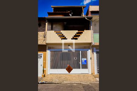 Casa à venda com 360m², 3 quartos e 2 vagasFachada com Plaquinha