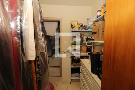 Apartamento à venda com 210m², 4 quartos e 3 vagas Apartamento à venda com 210m², 4 quartos e 3 vagasQuarto de Serviço 2