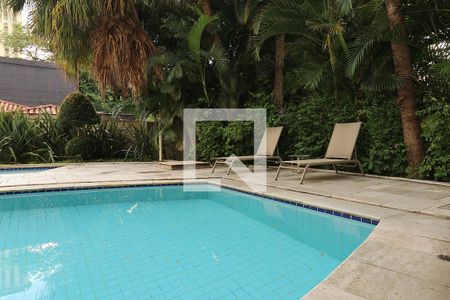 Apartamento à venda com 210m², 4 quartos e 3 vagas Apartamento à venda com 210m², 4 quartos e 3 vagasÁrea comum - Piscina