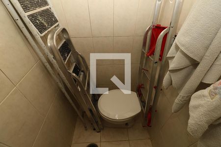 Apartamento à venda com 210m², 4 quartos e 3 vagas Apartamento à venda com 210m², 4 quartos e 3 vagasBanheiro de Serviço