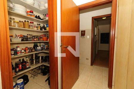 Apartamento à venda com 210m², 4 quartos e 3 vagas Apartamento à venda com 210m², 4 quartos e 3 vagasCorredor - Dispensa