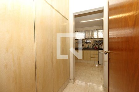 Apartamento à venda com 210m², 4 quartos e 3 vagas Apartamento à venda com 210m², 4 quartos e 3 vagasCorredor - Dispensa