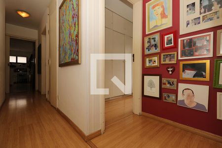 Apartamento à venda com 210m², 4 quartos e 3 vagas Apartamento à venda com 210m², 4 quartos e 3 vagasCorredor dos Quartos