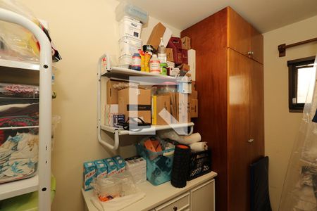 Apartamento à venda com 210m², 4 quartos e 3 vagas Apartamento à venda com 210m², 4 quartos e 3 vagasQuarto de Serviço 2