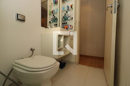 Apartamento à venda com 210m², 4 quartos e 3 vagas Apartamento à venda com 210m², 4 quartos e 3 vagasBanheiro Corredor