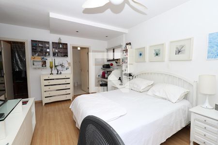 Apartamento à venda com 210m², 4 quartos e 3 vagas Apartamento à venda com 210m², 4 quartos e 3 vagasQuarto 4 Suíte