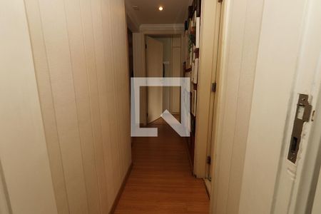 Apartamento à venda com 210m², 4 quartos e 3 vagas Apartamento à venda com 210m², 4 quartos e 3 vagasCorredor