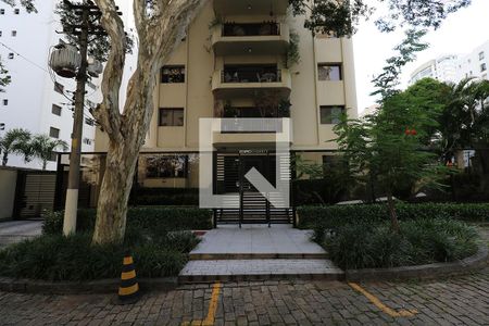 Apartamento à venda com 210m², 4 quartos e 3 vagas Apartamento à venda com 210m², 4 quartos e 3 vagasFachada e Portaria