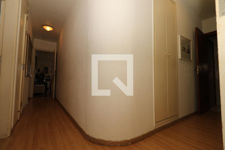 Apartamento à venda com 210m², 4 quartos e 3 vagas Apartamento à venda com 210m², 4 quartos e 3 vagasCorredor dos Quartos