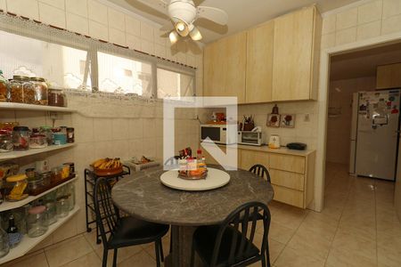 Apartamento à venda com 210m², 4 quartos e 3 vagas Apartamento à venda com 210m², 4 quartos e 3 vagasCopa da Cozinha