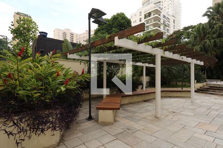 Apartamento à venda com 210m², 4 quartos e 3 vagas Apartamento à venda com 210m², 4 quartos e 3 vagasÁrea Comum - Jardim