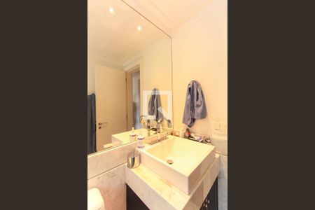 Apartamento à venda com 283m², 3 quartos e 4 vagasBanheiro do Quarto 3