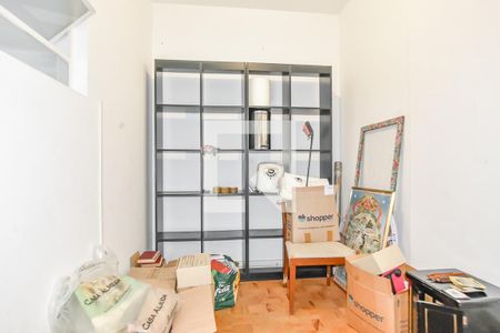 Apartamento à venda com 200m², 4 quartos e 2 vagas Apartamento à venda com 200m², 4 quartos e 2 vagasQuarto de Serviço