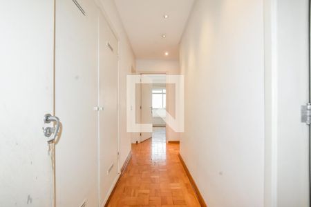 Apartamento à venda com 200m², 4 quartos e 2 vagas Apartamento à venda com 200m², 4 quartos e 2 vagasCorredor