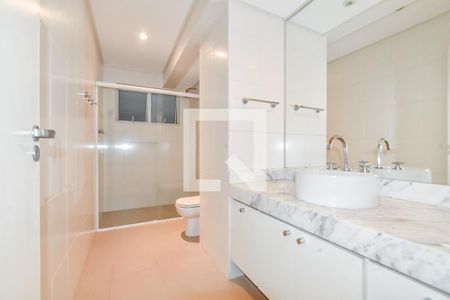 Apartamento à venda com 200m², 4 quartos e 2 vagas Apartamento à venda com 200m², 4 quartos e 2 vagasBanheiro Social