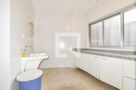 Apartamento à venda com 200m², 4 quartos e 2 vagas Apartamento à venda com 200m², 4 quartos e 2 vagasÁrea de Serviço