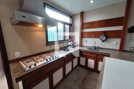 Casa à venda com 450m², 5 quartos e 3 vagasCozinha