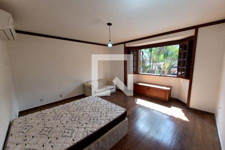 Casa à venda com 450m², 5 quartos e 3 vagasSuíte