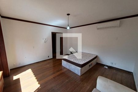 Casa à venda com 450m², 5 quartos e 3 vagasSuíte